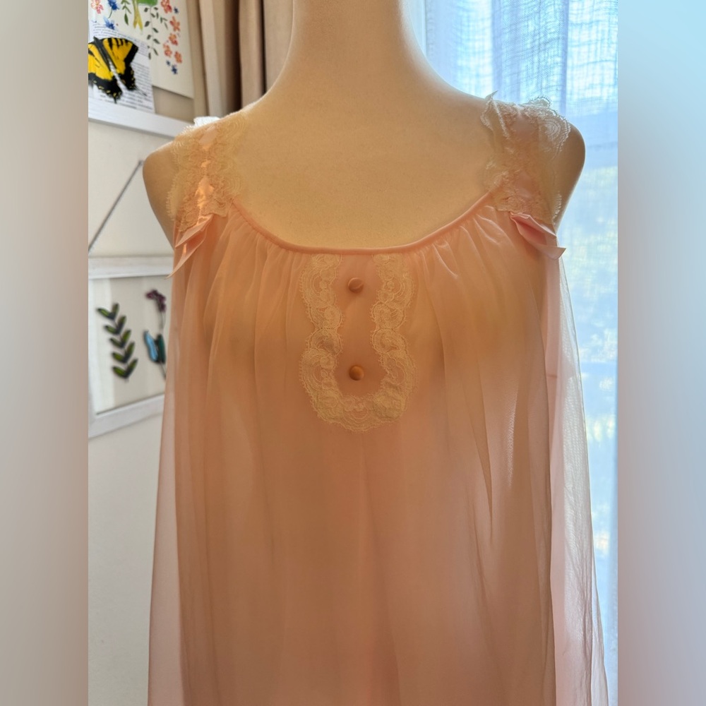 Vintage 1950s Vanity Fair Delicate Pink Nylon Chiffon & White Lace Nighty Slip - Picture 2 of 10